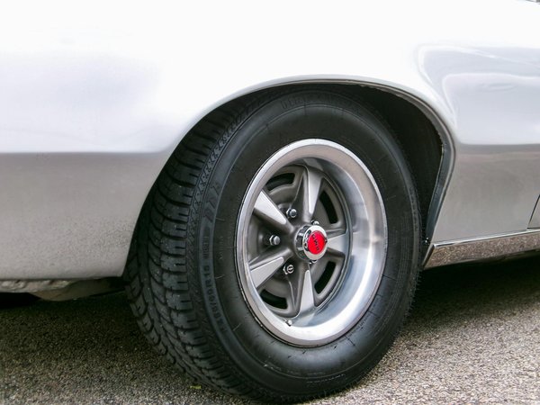 Quels sont les bénéfices des dispositifs de réduction de bruit pour les véhicules de chantier en opération de nuit?